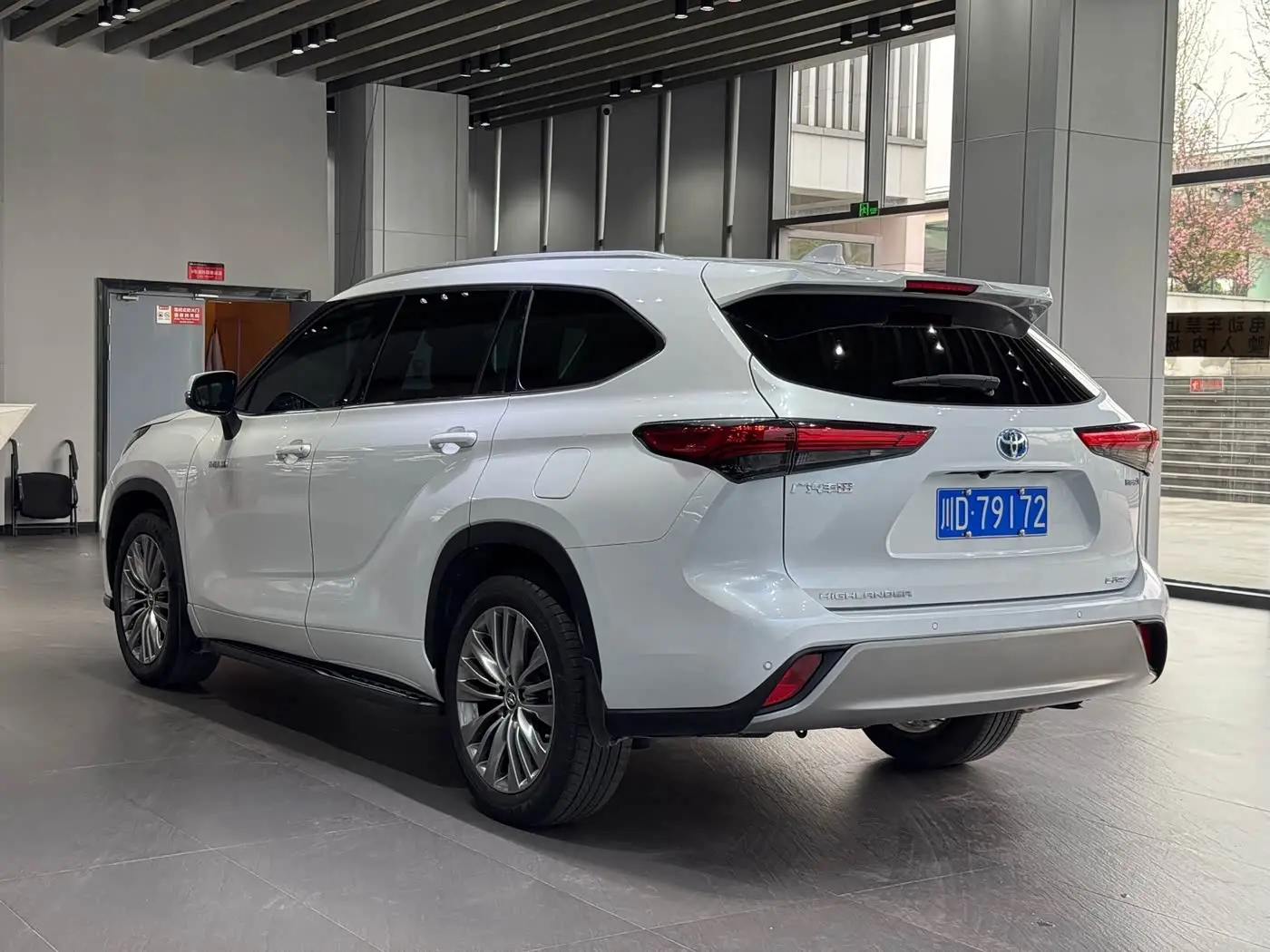 Toyota Highlander 2023 — Фото 7/14