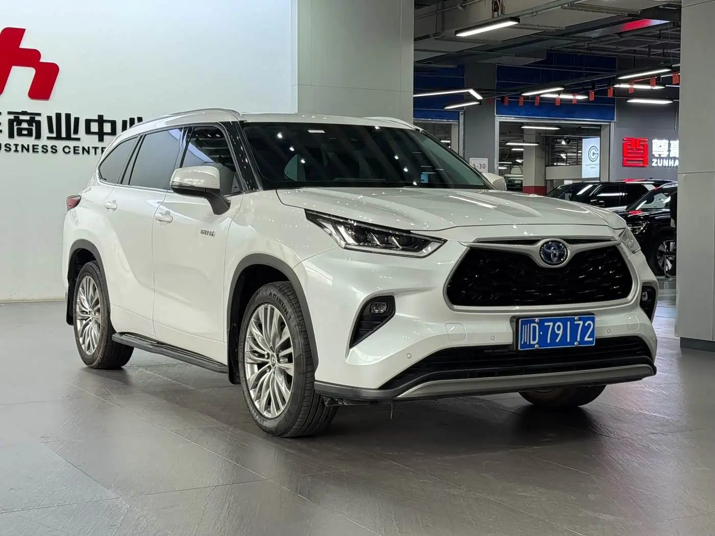 Toyota Highlander 2023 — Фото 3/14