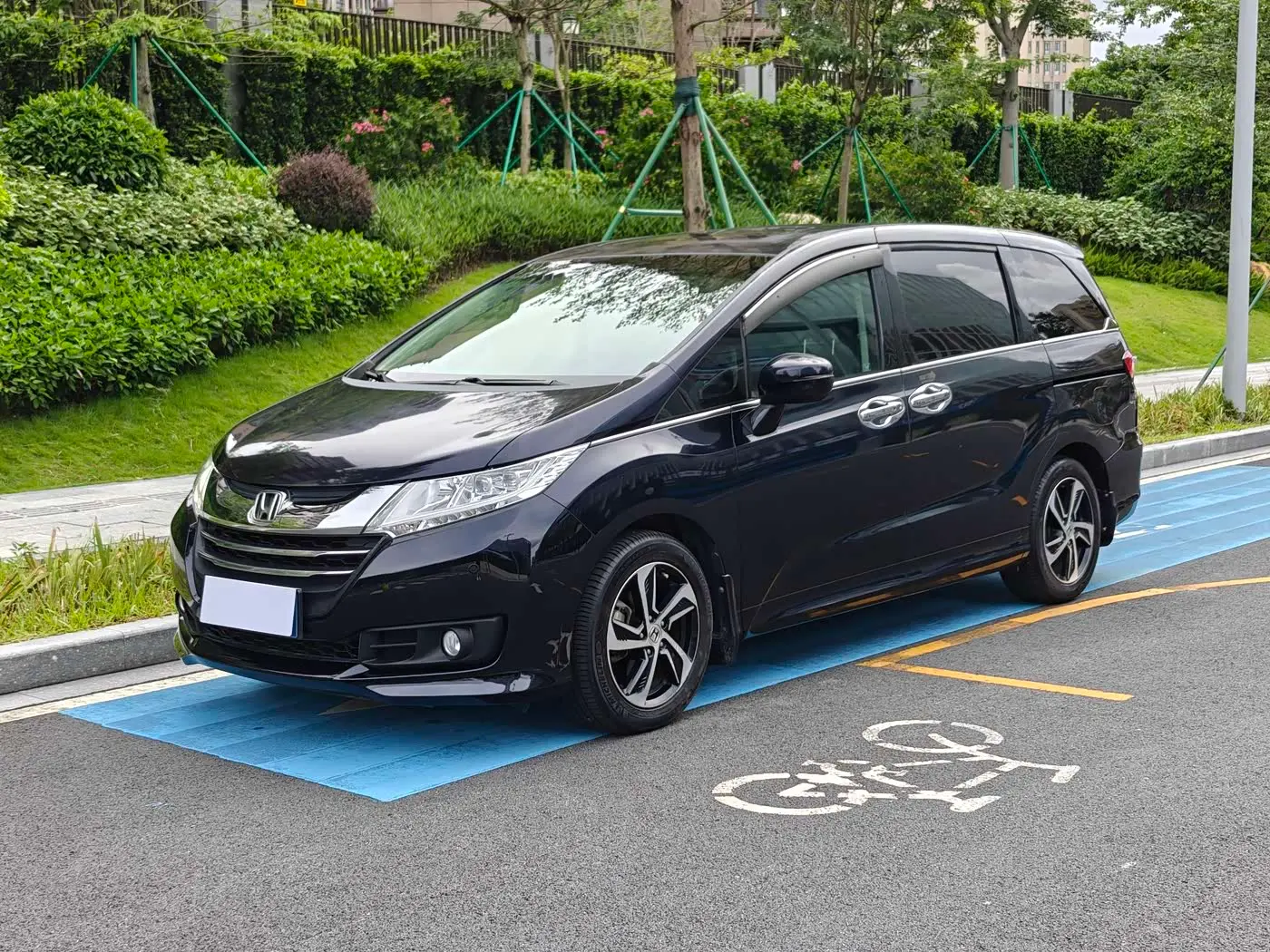 Honda Odyssey 2016 — Фото 1/18