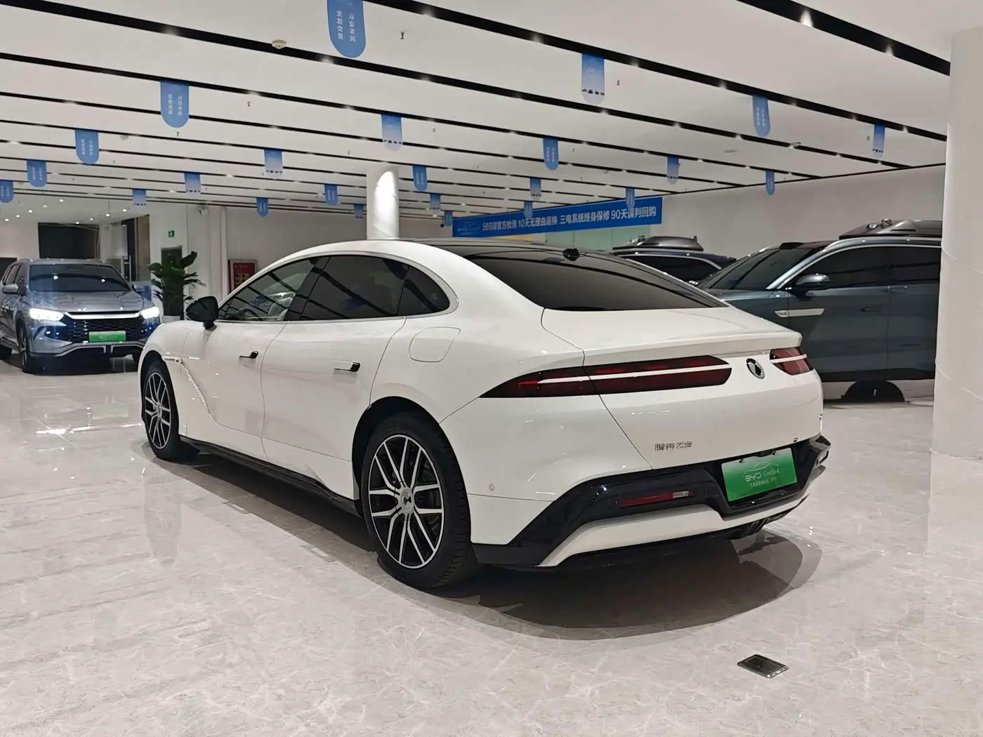 Denza Z9 2025 — Şəkil 13/16