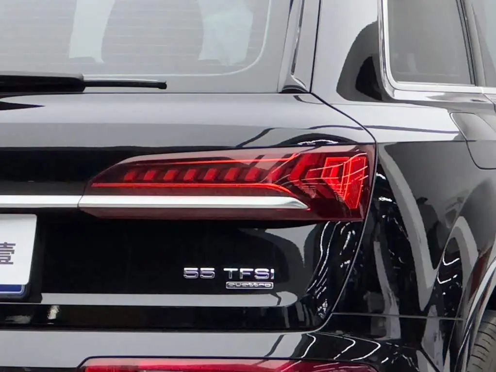 Audi Q7 2021 — Photo 6/19