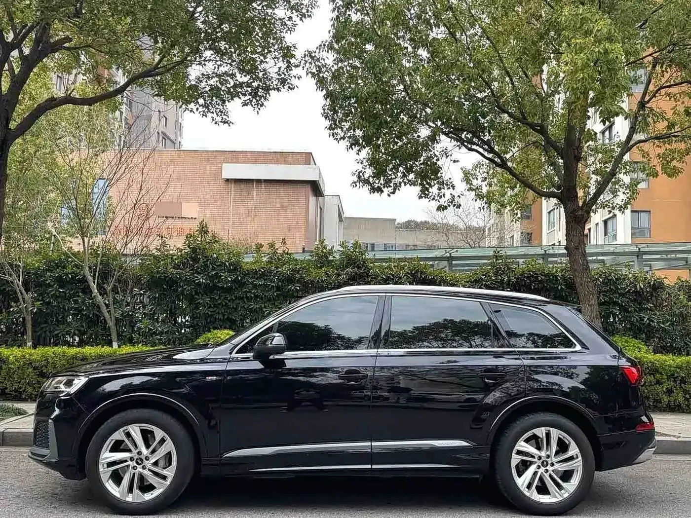 Audi Q7 2023 — Şəkil 2/12