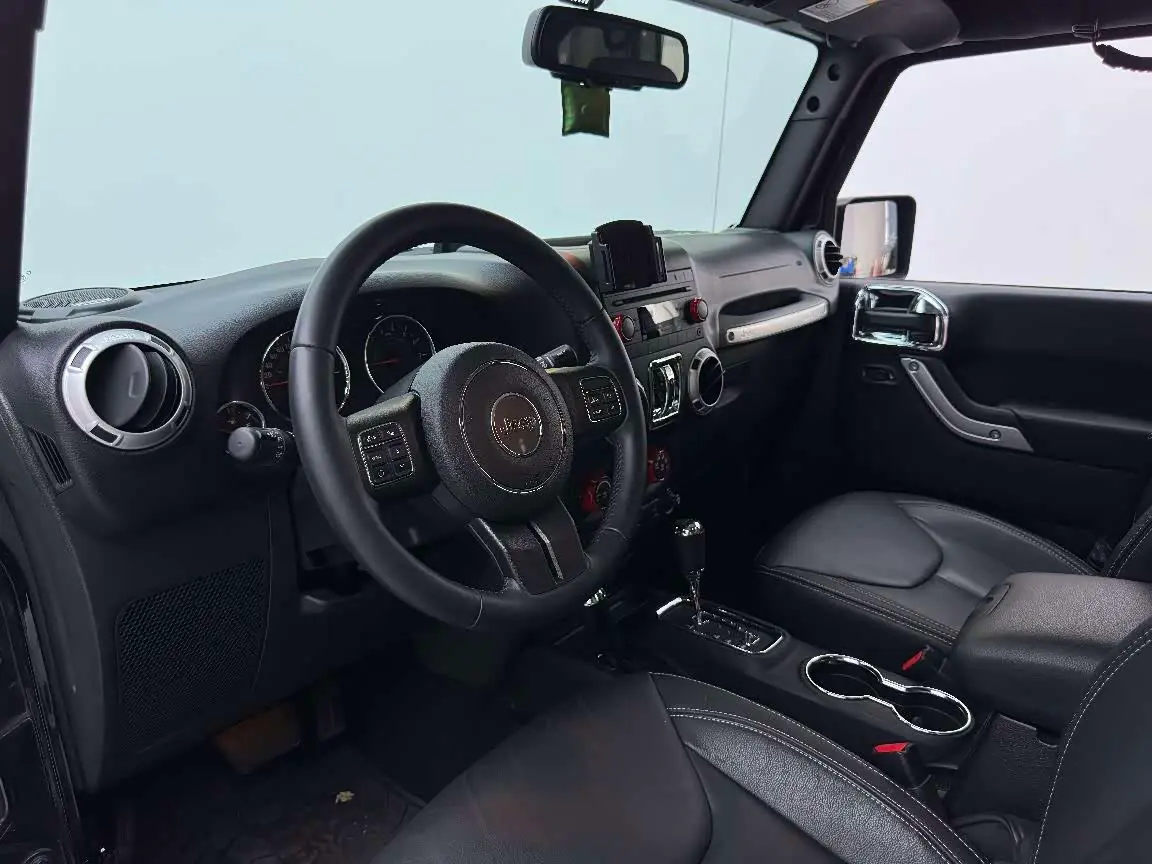 Jeep Wrangler 2016 — Photo 12/20