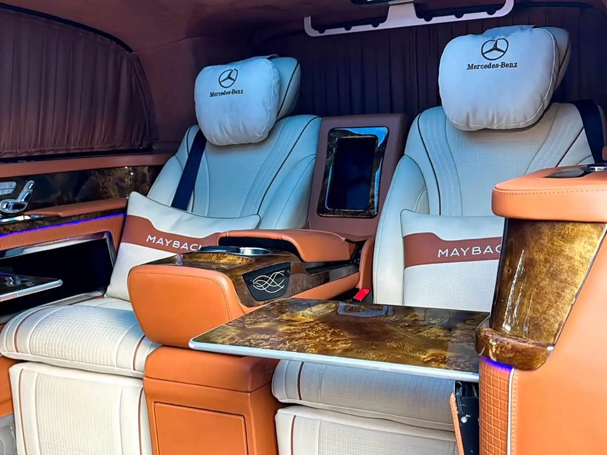 Mercedes-Benz V-Class 2024 — Photo 15/20