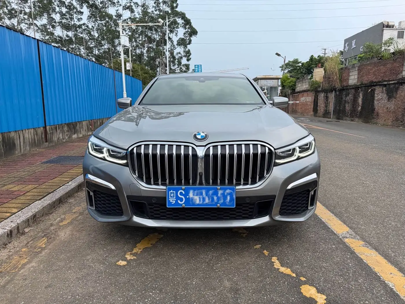 BMW 7 Series 2021 — Photo 2/10