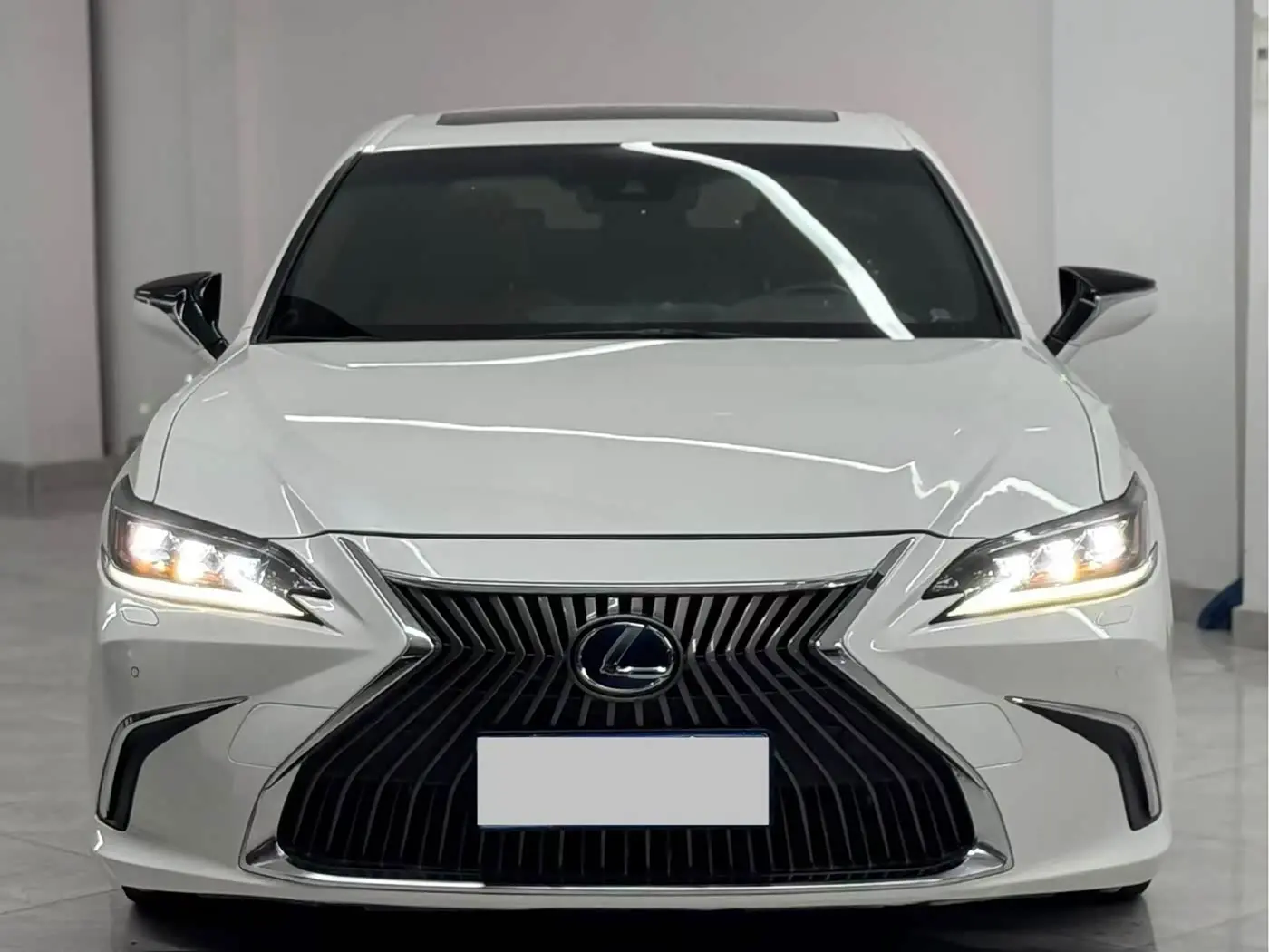Lexus ES 2021 — Photo 2/9