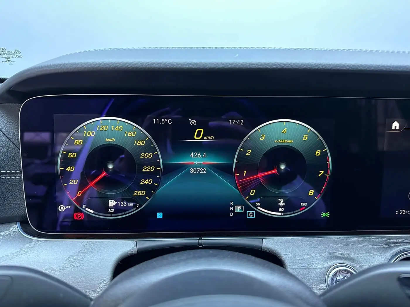 Mercedes-Benz E-Class 2023 — Photo 13/16