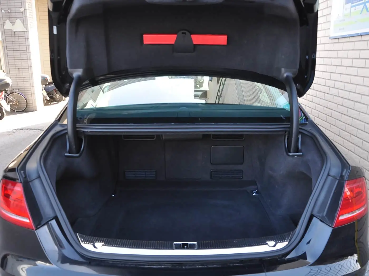 Audi A8 2014 — Şəkil 17/19