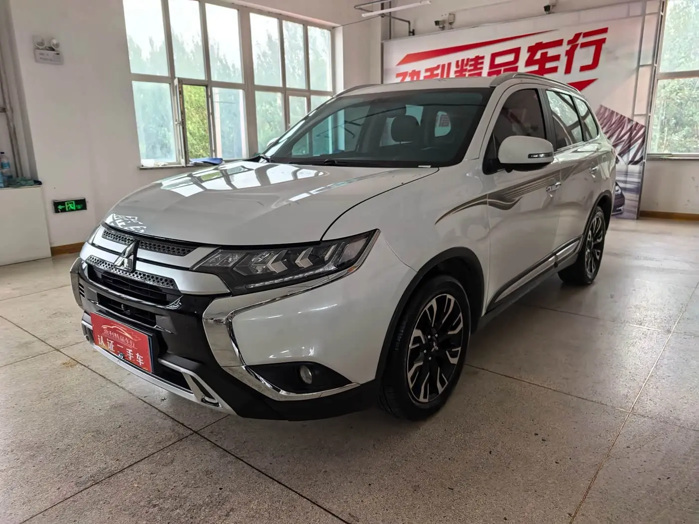 Mitsubishi Outlander 2021 — Şəkil 1/11