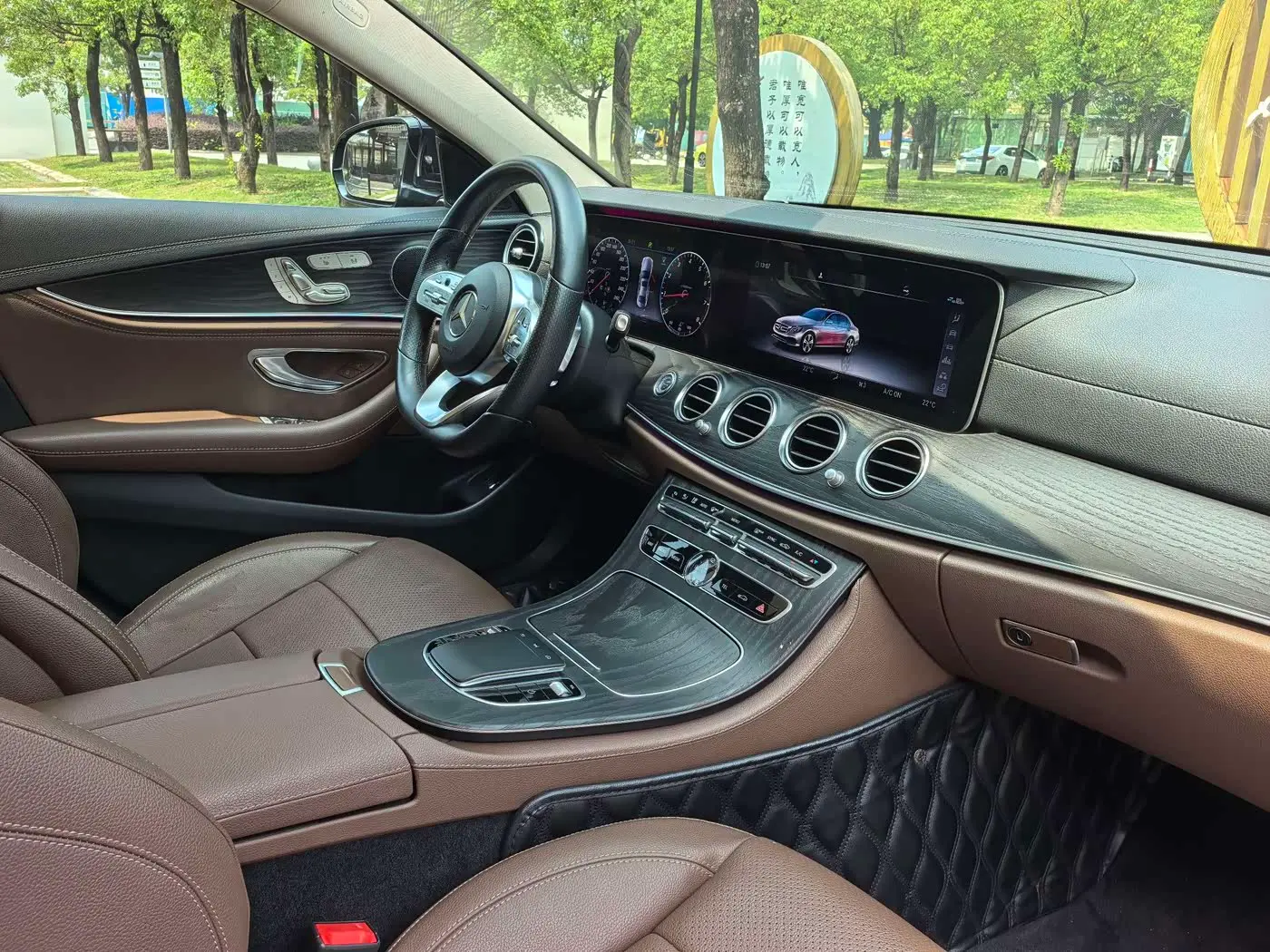 Mercedes-Benz E-Class 2020 — Photo 10/12