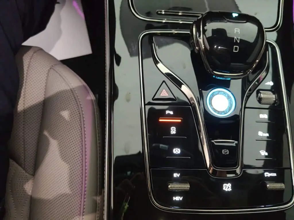 BYD Han 2025 — Photo 14/20