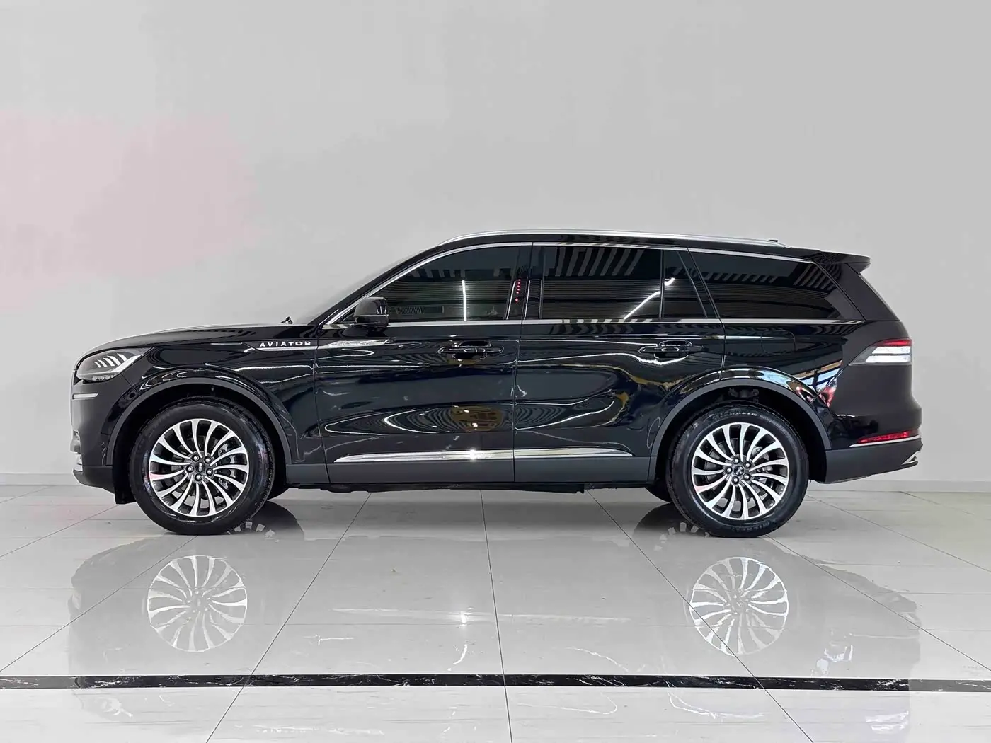 Lincoln Aviator 2024 — Фото 6/9