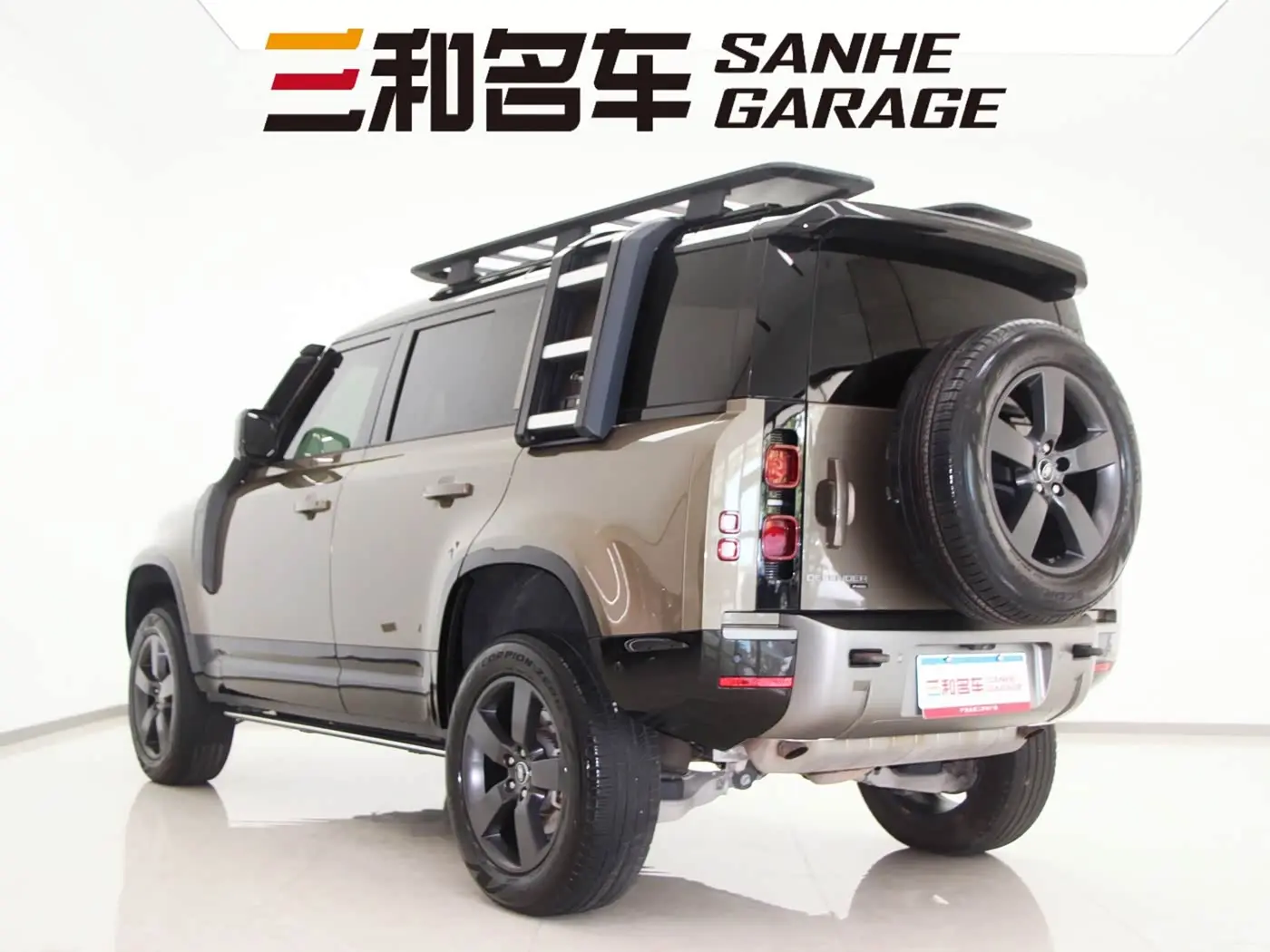 Land Rover Defender 2021 — Фото 7/15