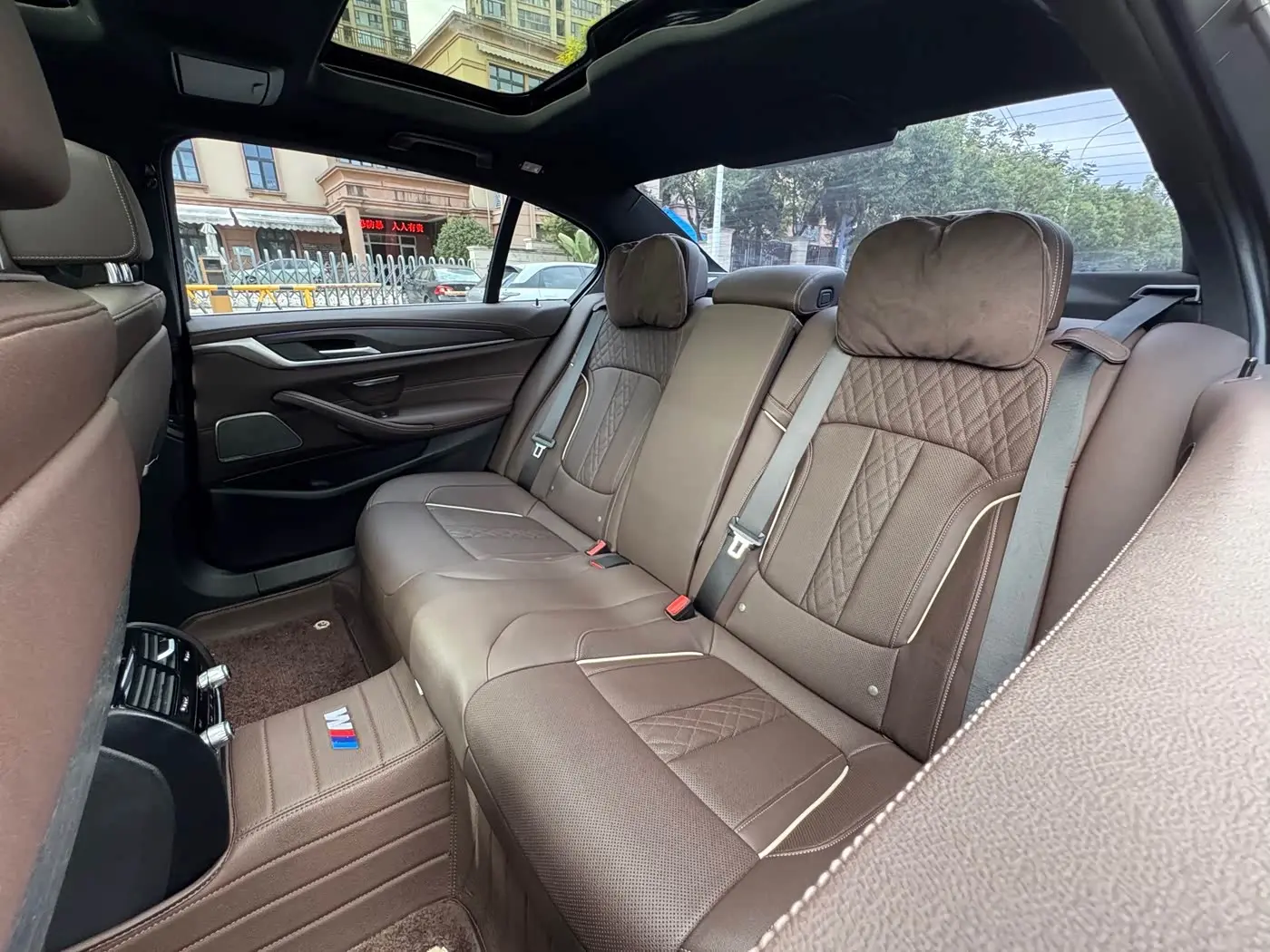 BMW 5 Series 2022 — Photo 15/19