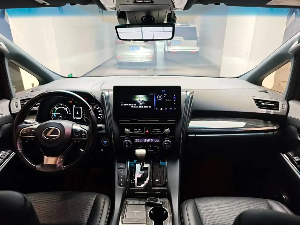 Lexus LM 2021 — Photo 14/20