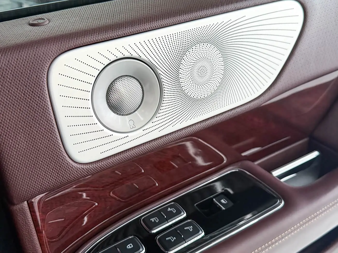 Lincoln Navigator 2022 — Photo 19/20