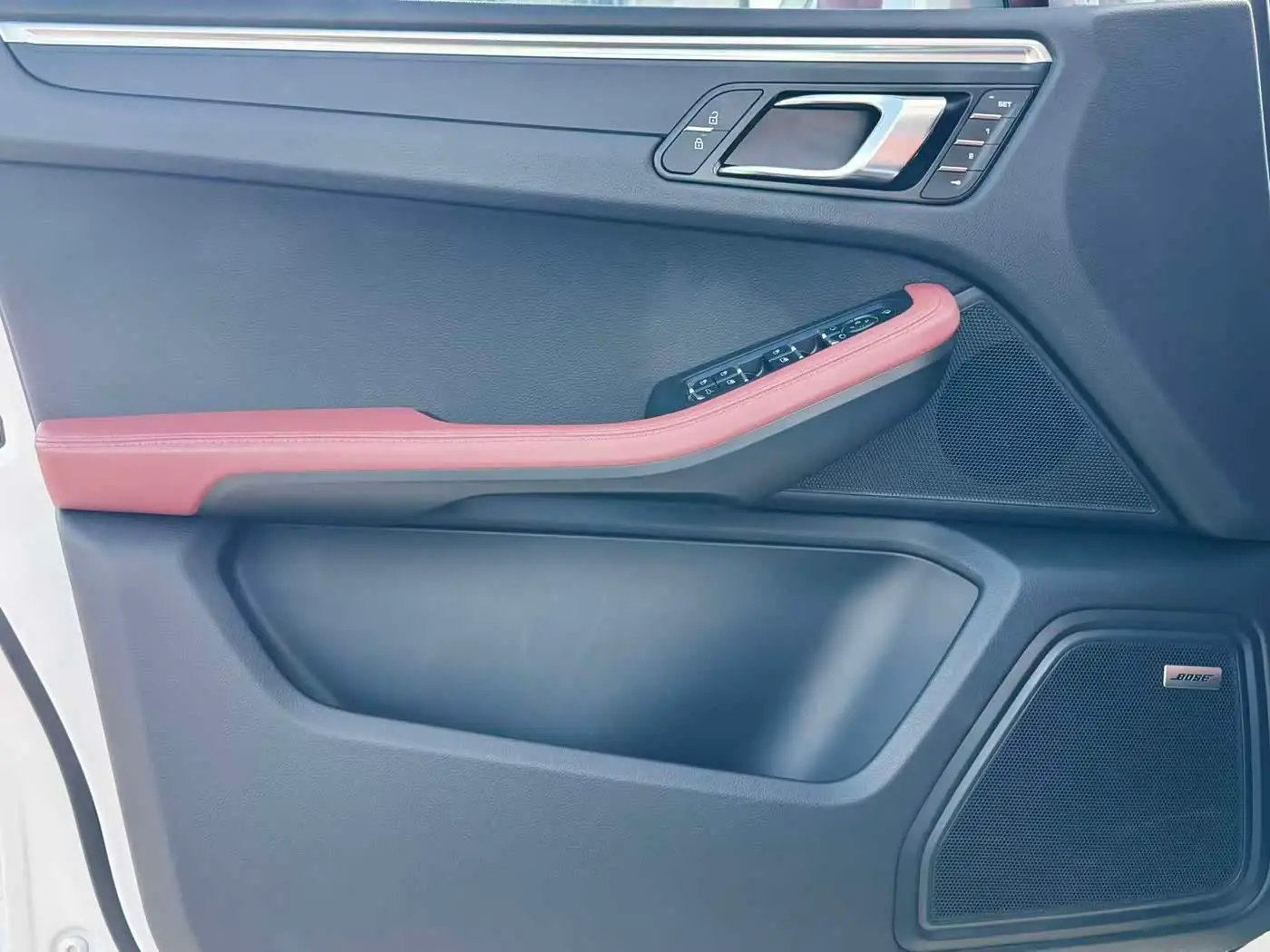 Porsche Macan 2024 — Photo 8/16