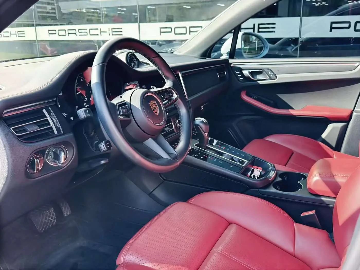 Porsche Macan 2024 — Photo 7/16