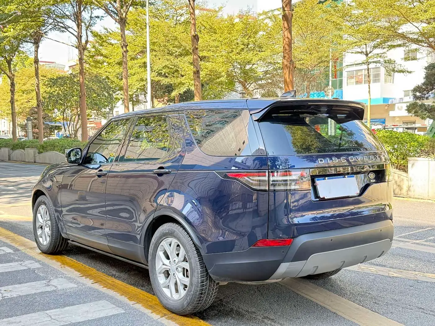 Land Rover Discovery 2018 — Şəkil 4/9