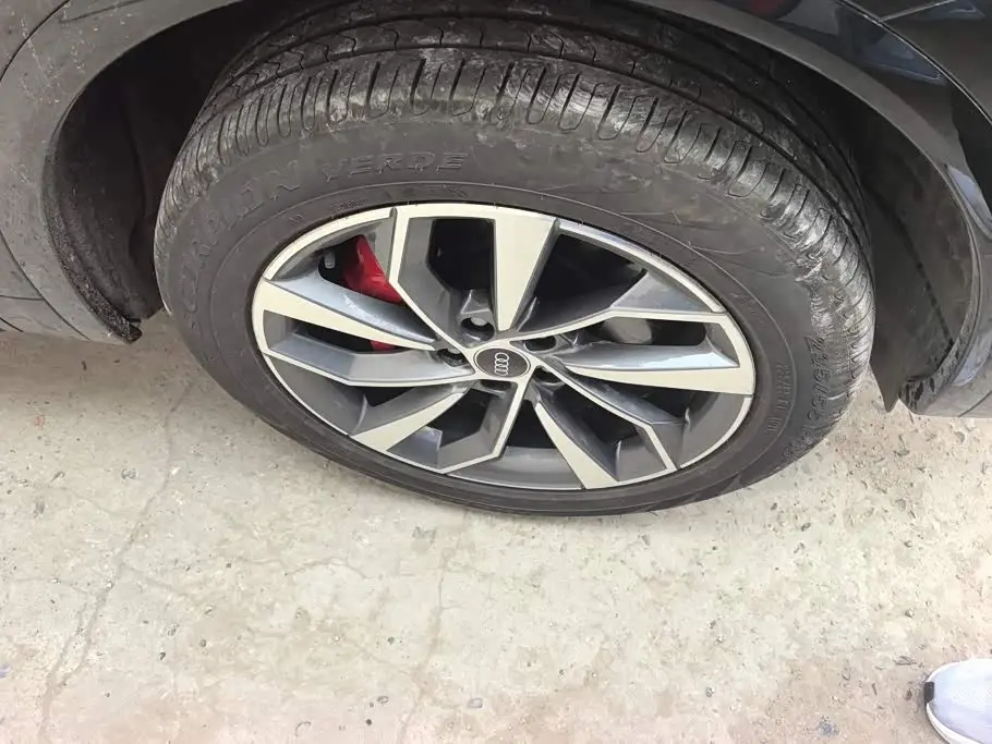 Audi Q5L 2025 — Photo 6/16