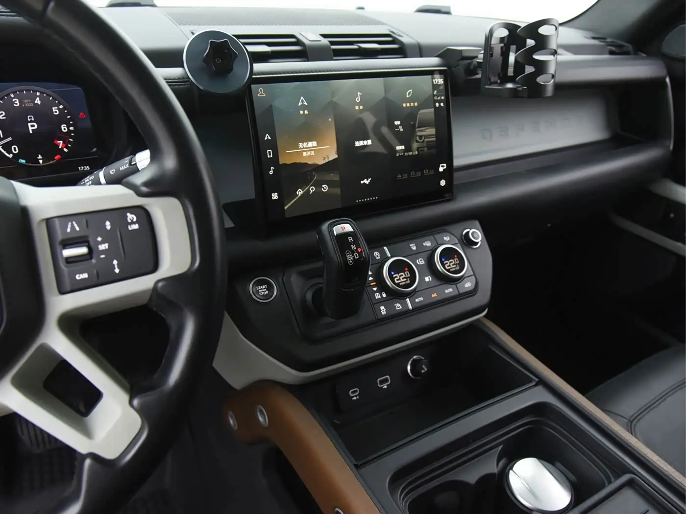 Land Rover Defender 2021 — Фото 9/16