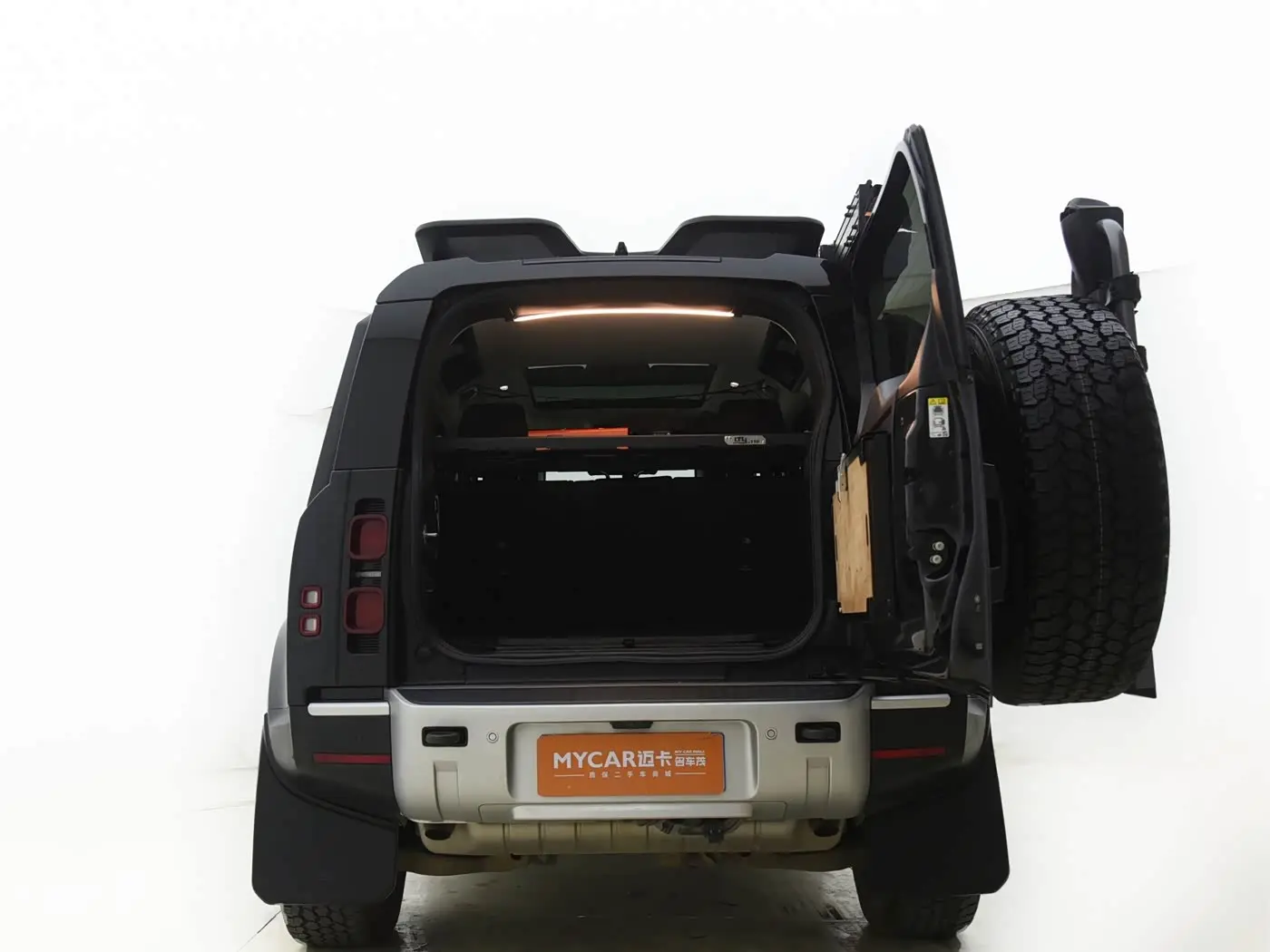 Land Rover Defender 2021 — Фото 14/16