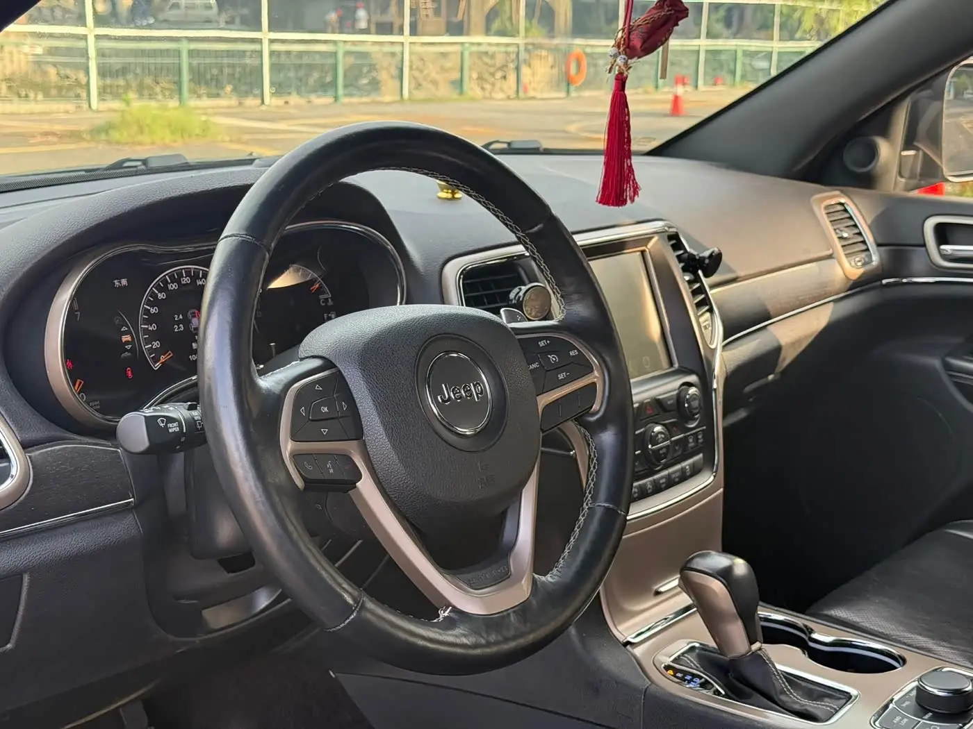 Jeep Grand Cherokee 2017 — Photo 10/15
