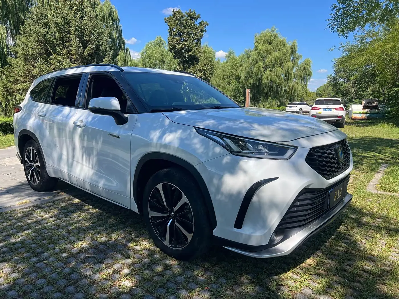 Toyota Crown Kluger 2022 — Photo 3/9