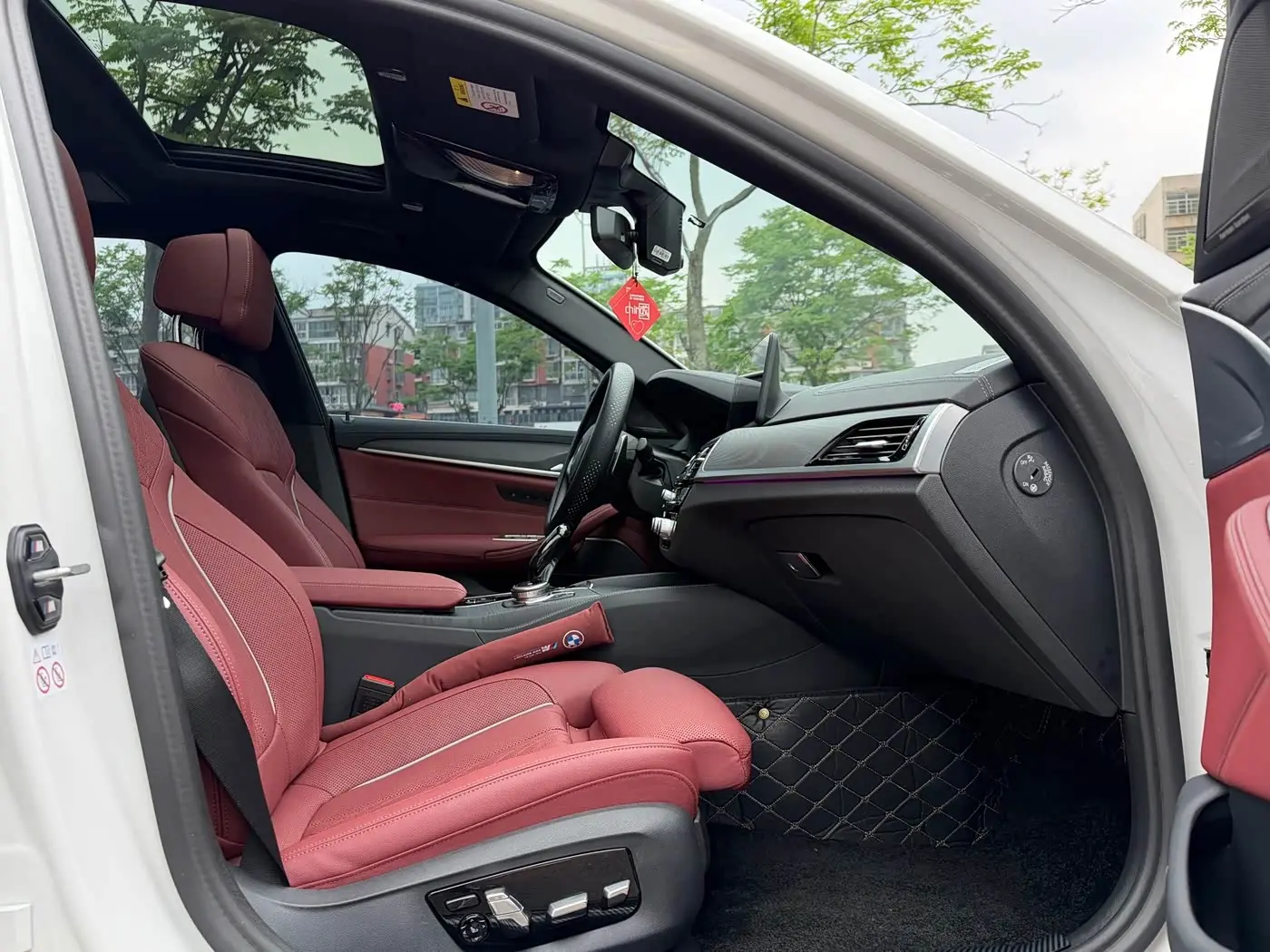 BMW 5 Series 2021 — Photo 7/12