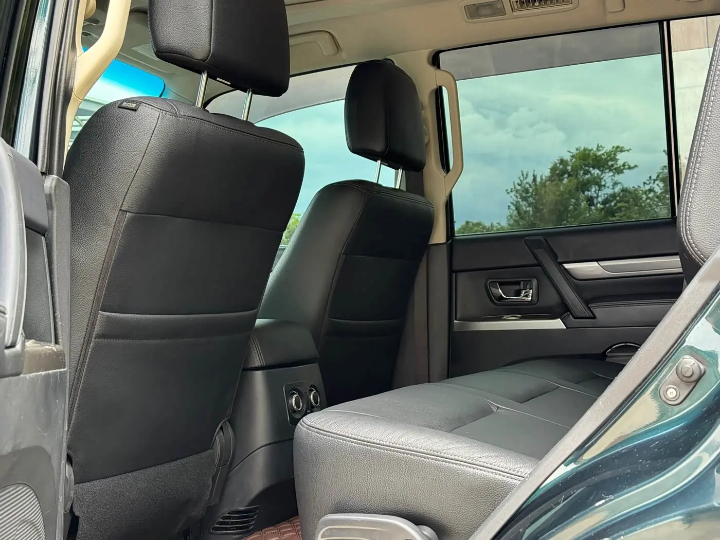 Mitsubishi Pajero 2015 — Şəkil 11/20