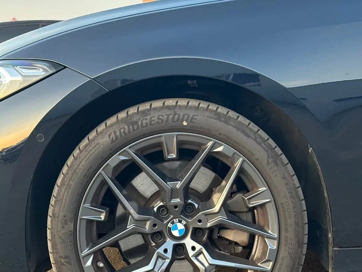 BMW 3 Series 2025 — Фото 13/13