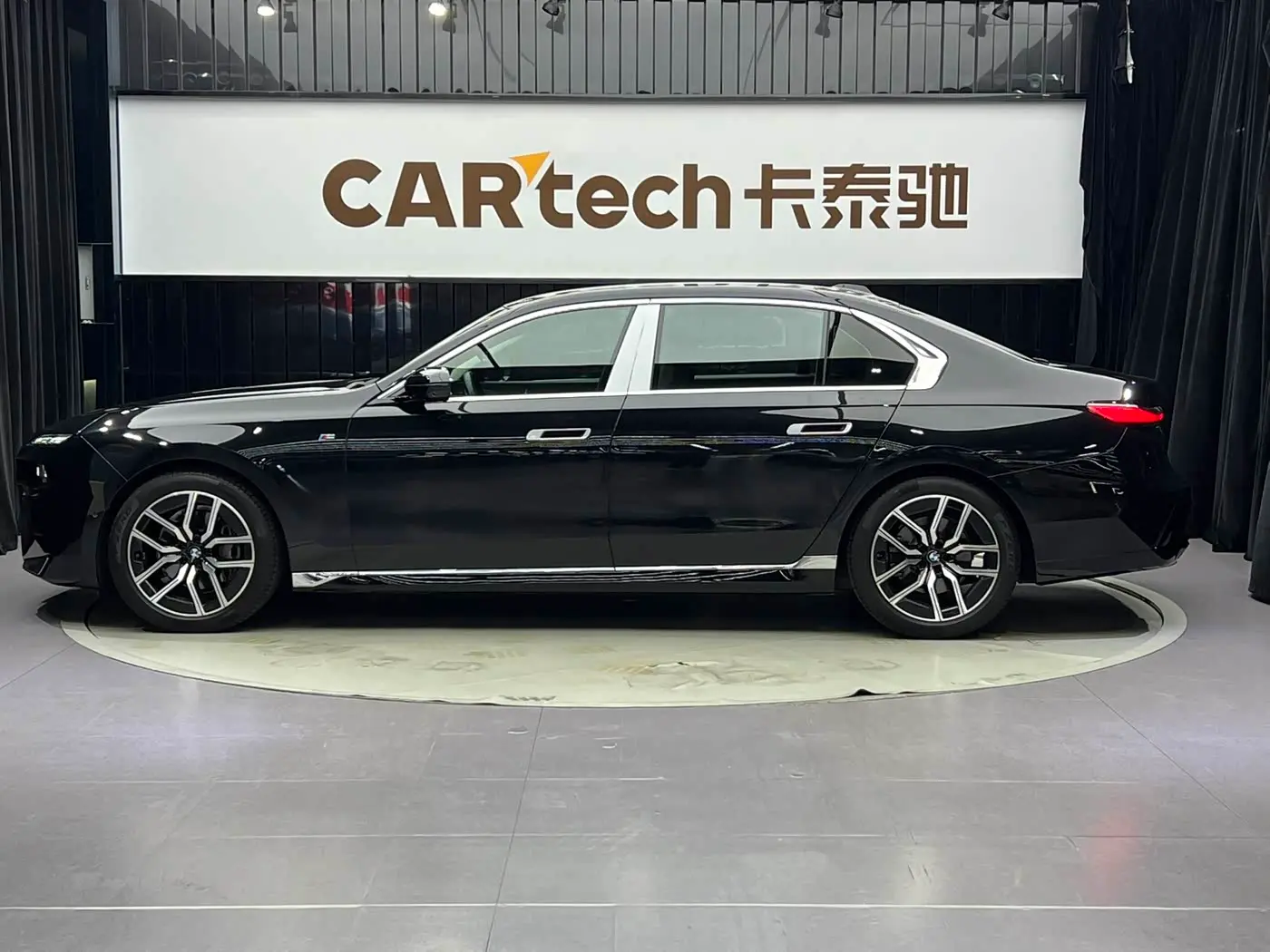 BMW 7 Series 2023 — Photo 7/20