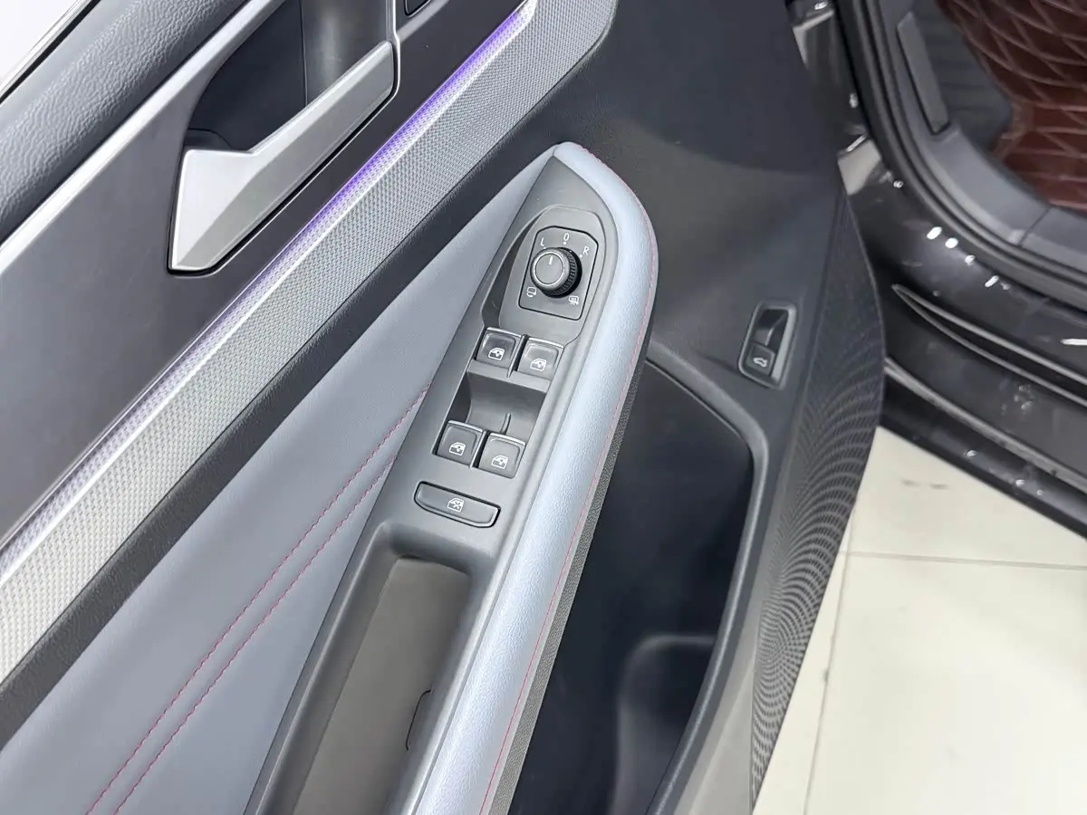 Volkswagen Lamando 2023 — Photo 20/20