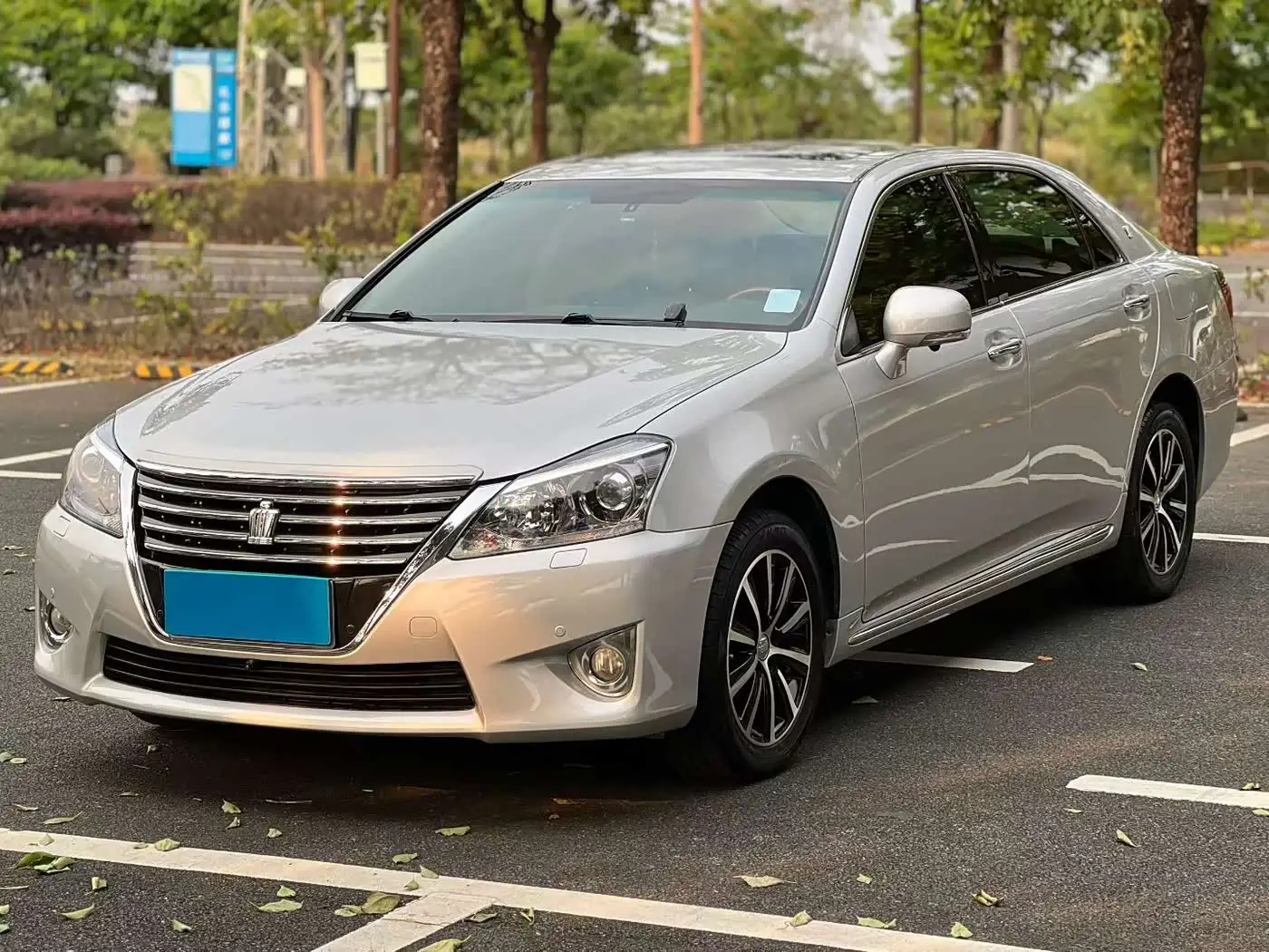 Toyota Crown, 2015