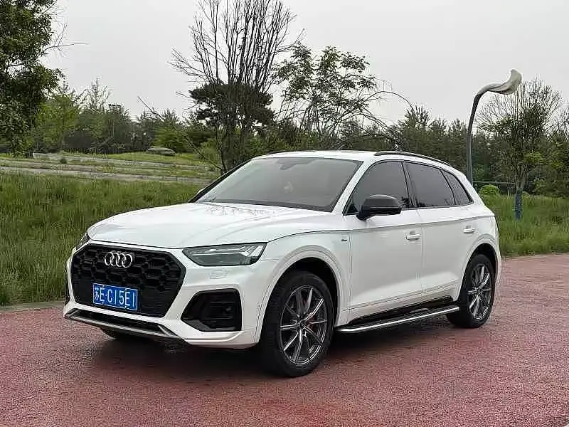 Audi Q5L 2022 — Photo 1/8