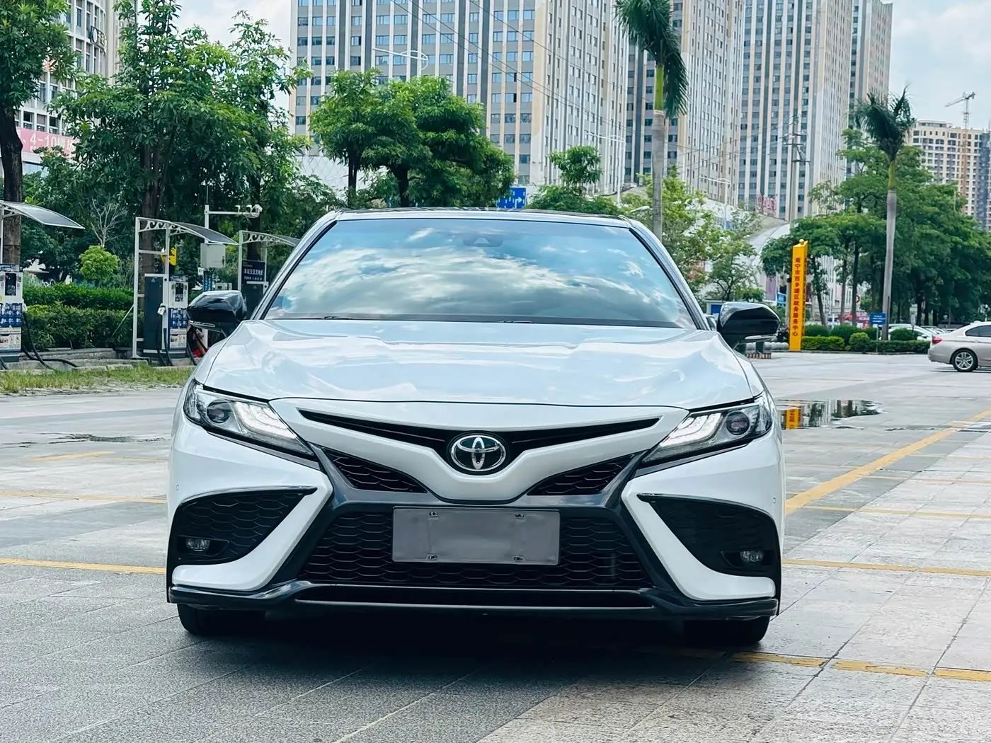 Toyota Camry 2023 — Şəkil 2/20