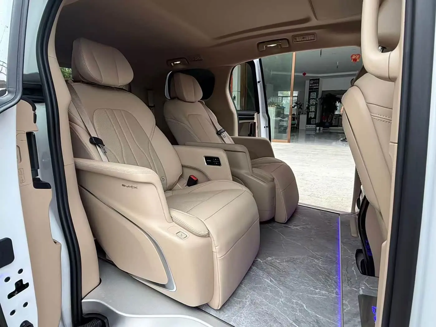 Buick GL8 New Energy 2025 — Photo 4/14