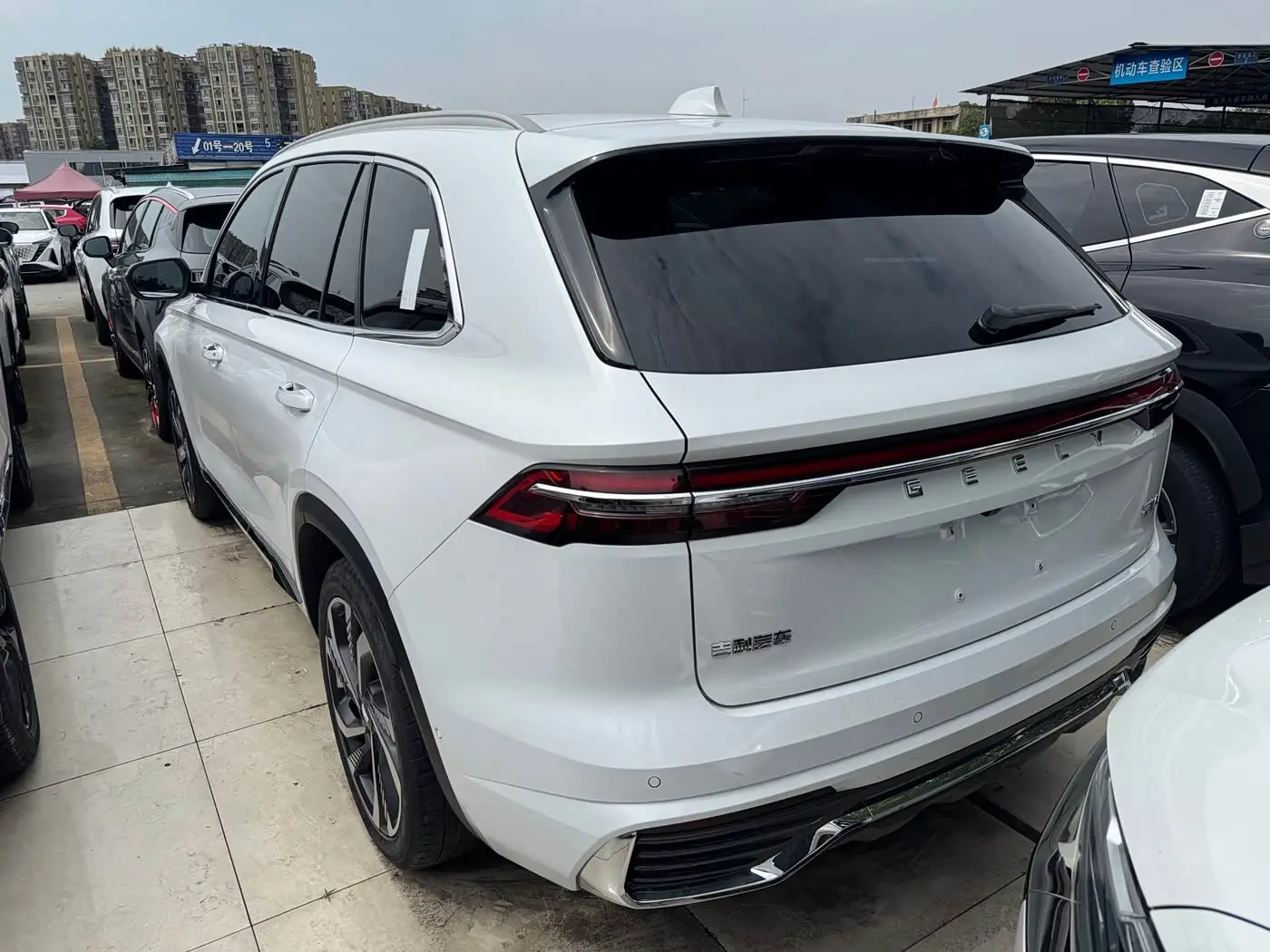 Geely Xingyue L 2022 — Фото 13/13