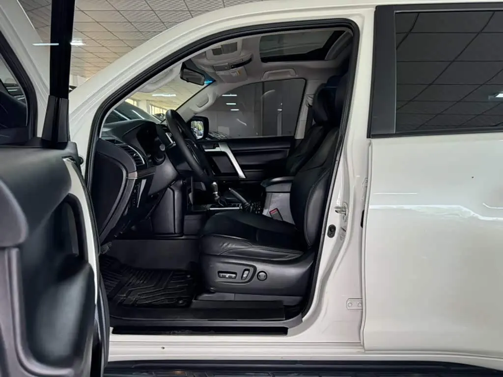 Toyota Prado 2020 — Photo 4/20