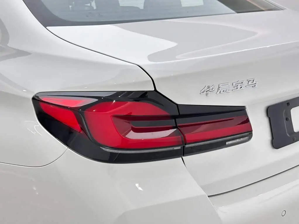 BMW 5 Series 2022 — Photo 19/19