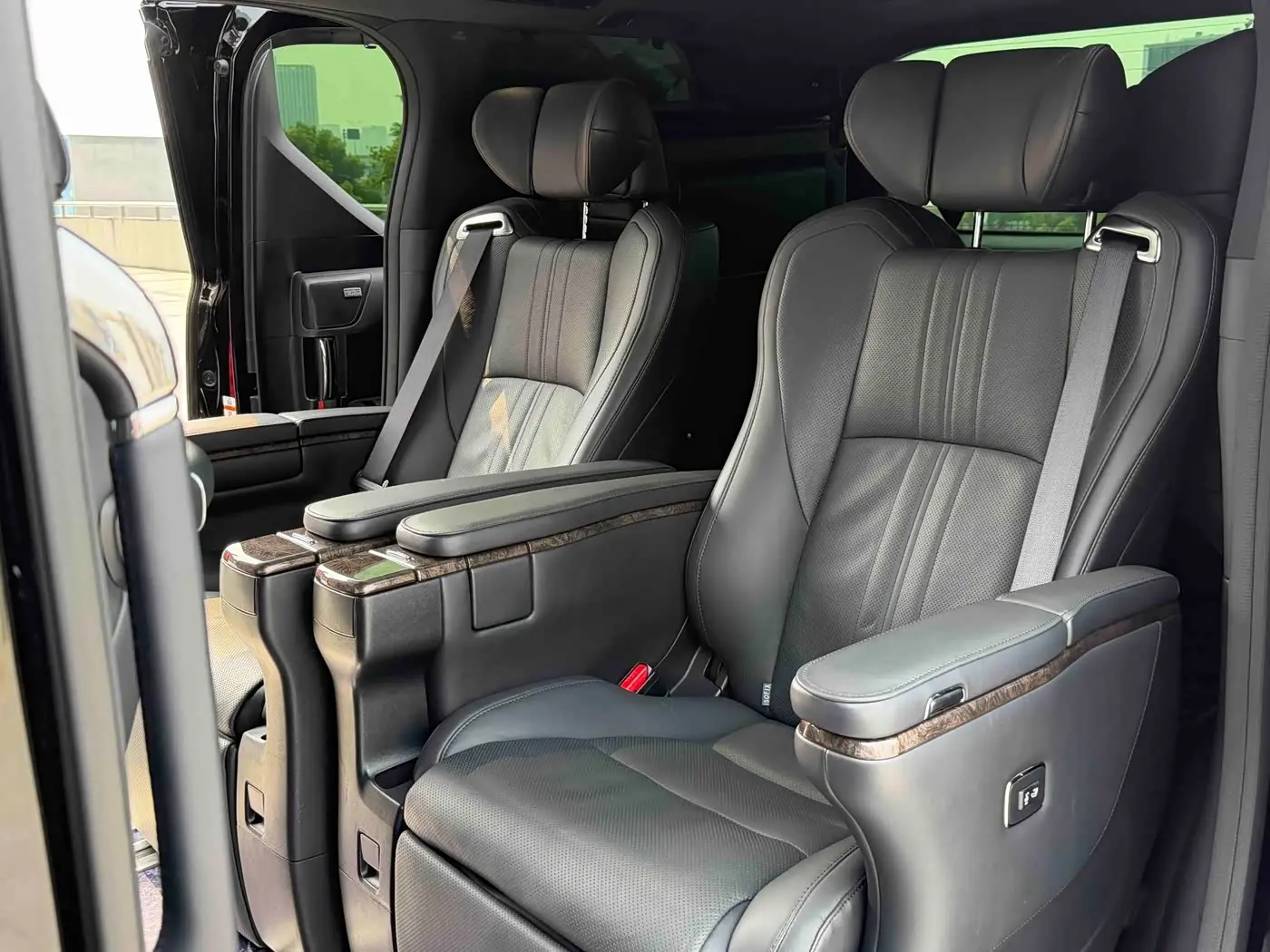 Toyota Vellfire 2022 — Фото 14/20