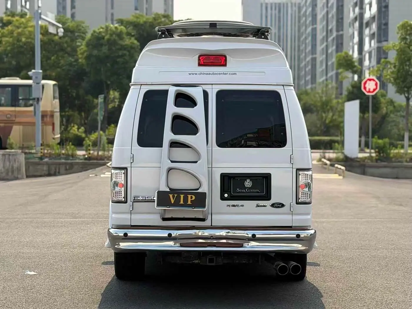 Ford E350 2013 — Şəkil 10/12