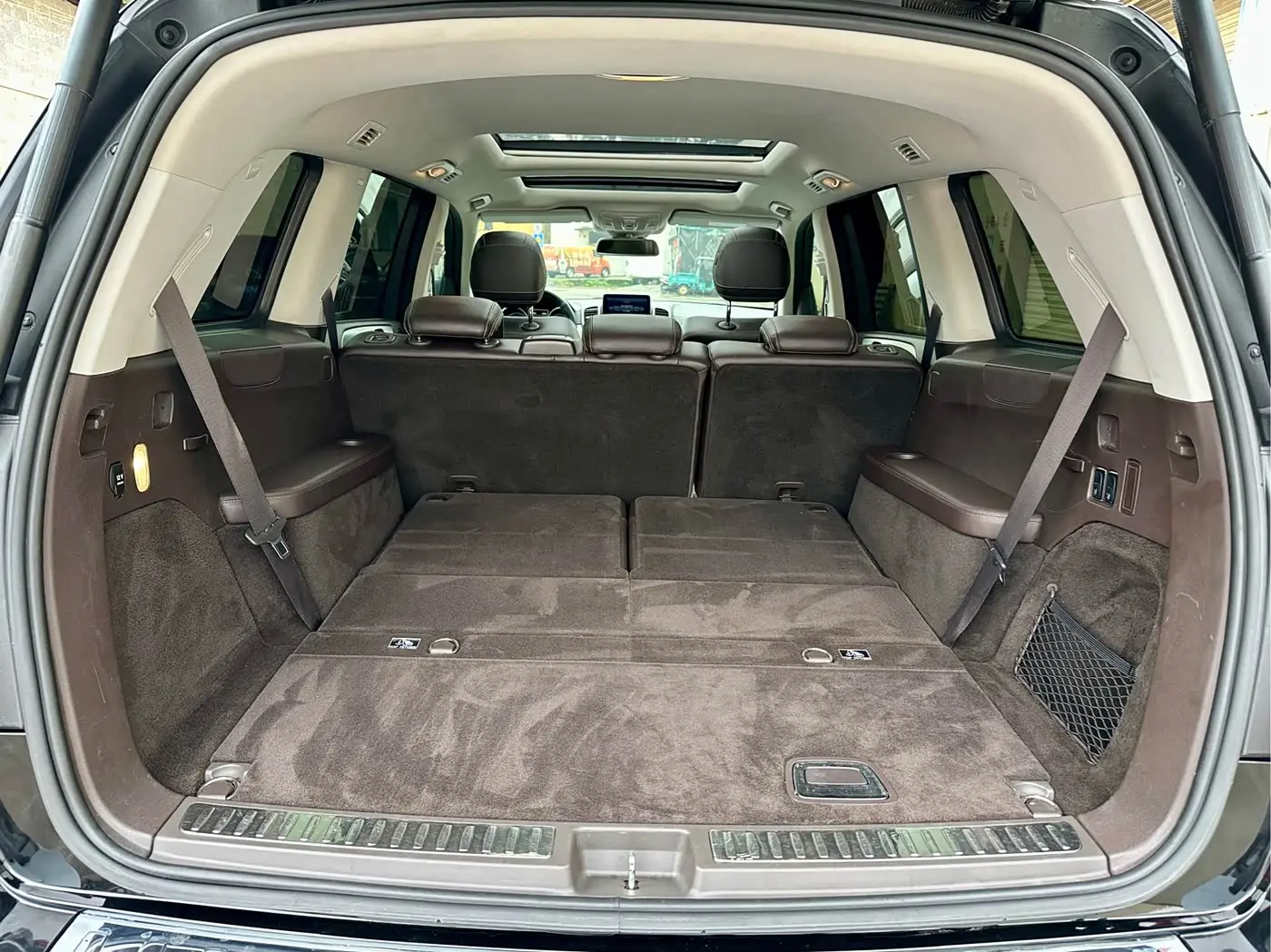 Mercedes-Benz GLS 2016 — Photo 16/20