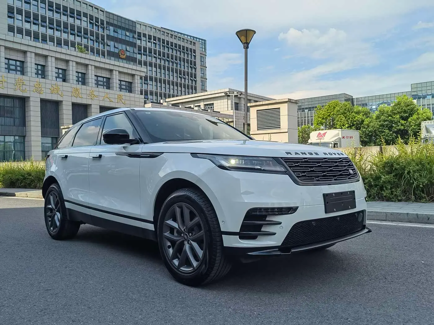 Land Rover Range Rover Velar 2026 — Photo 7/13