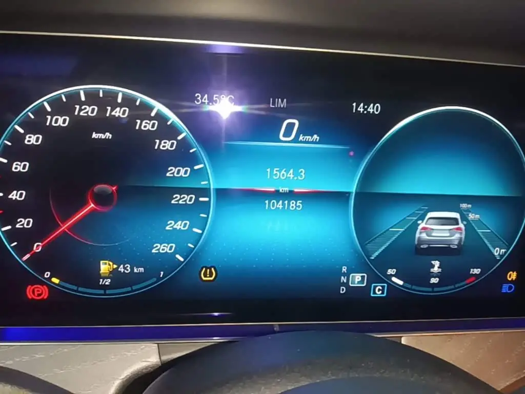 Mercedes-Benz E-Class 2021 — Photo 8/20