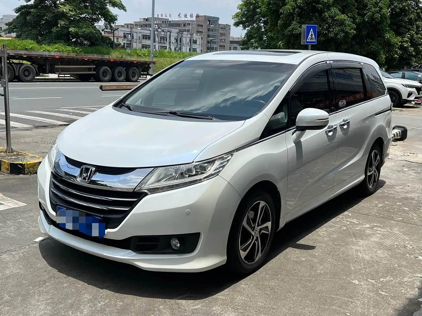 Honda Odyssey 2018 — Photo 1/16