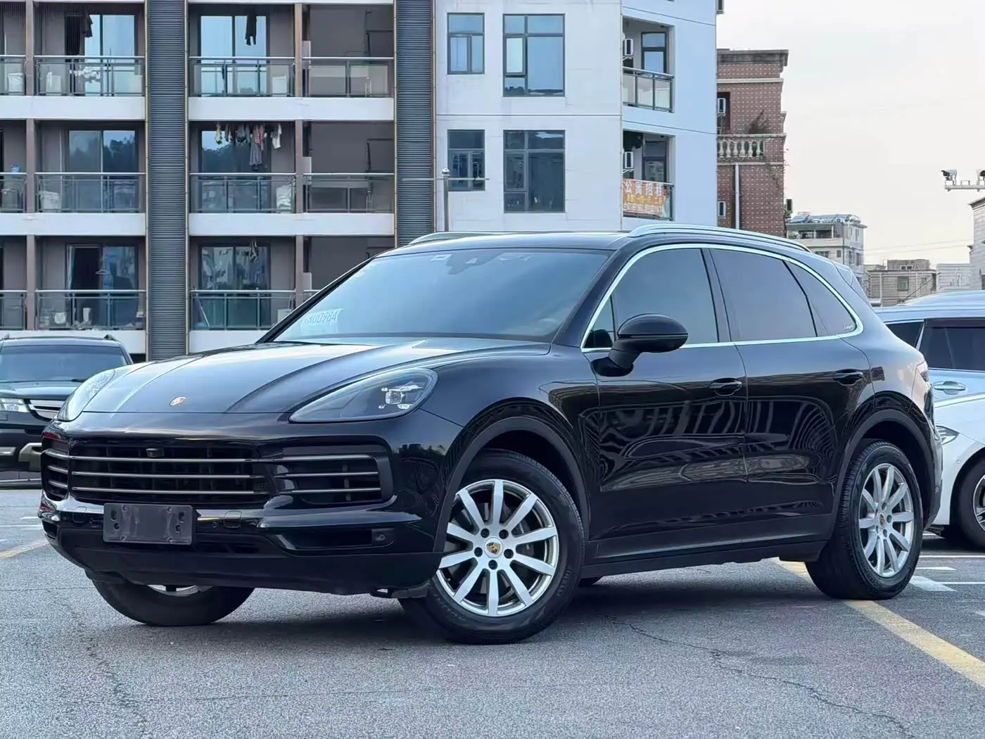 Porsche Cayenne 2018 — Photo 1/10