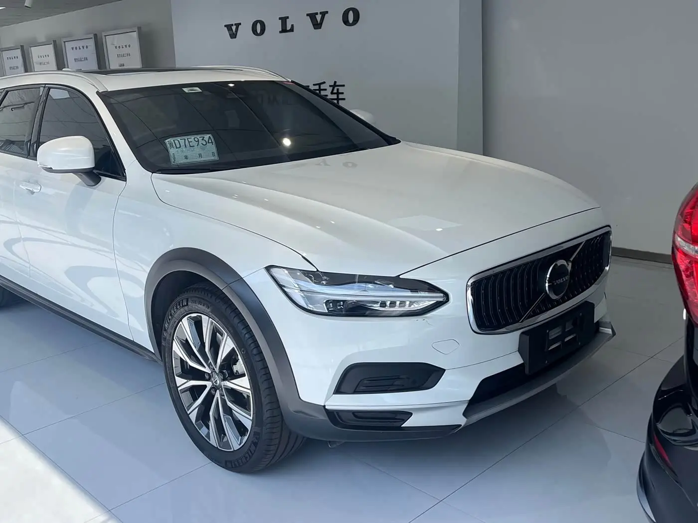 Volvo V90 2022 — Şəkil 1/9