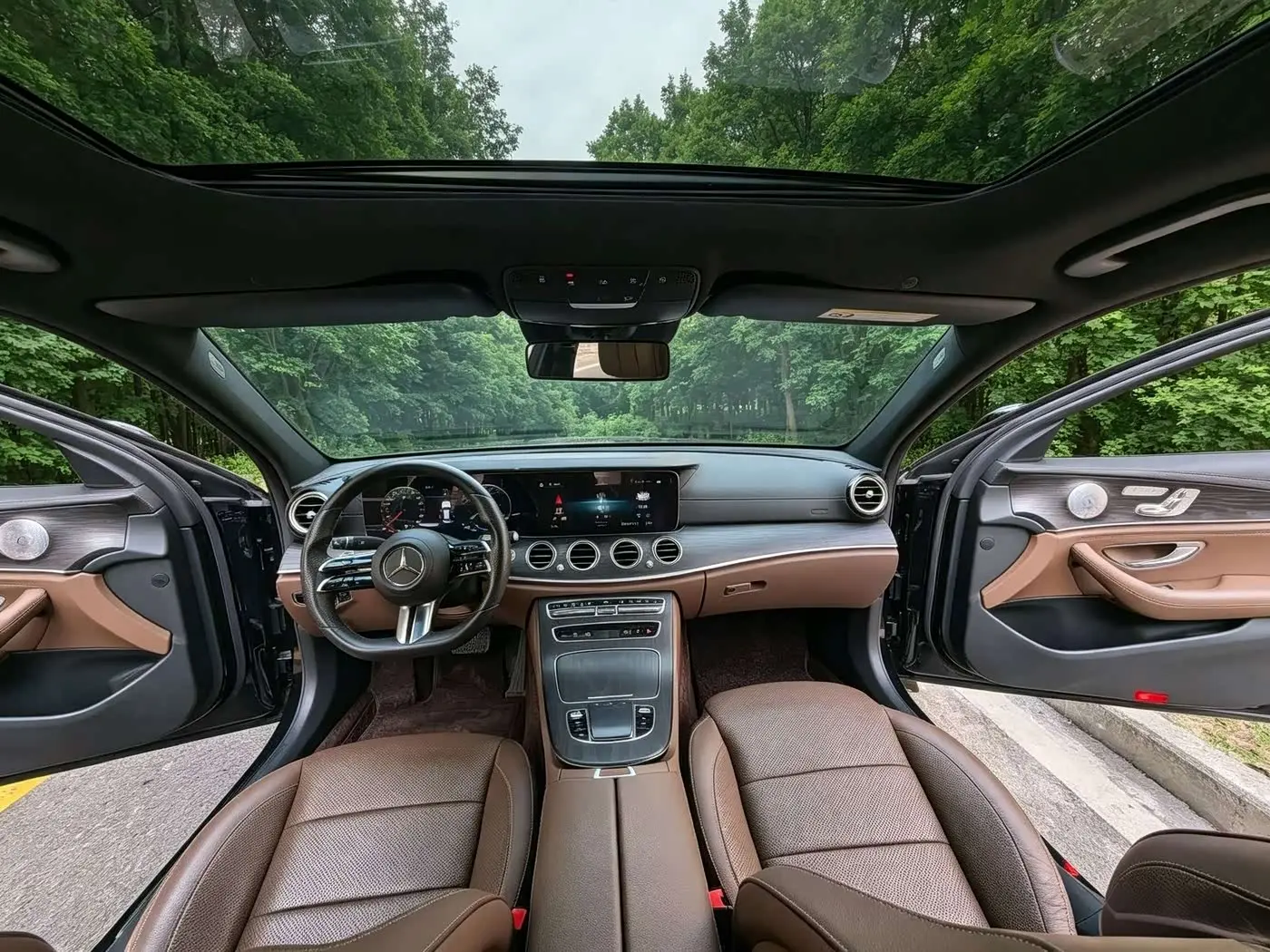 Mercedes-Benz E-Class 2021 — Photo 6/8