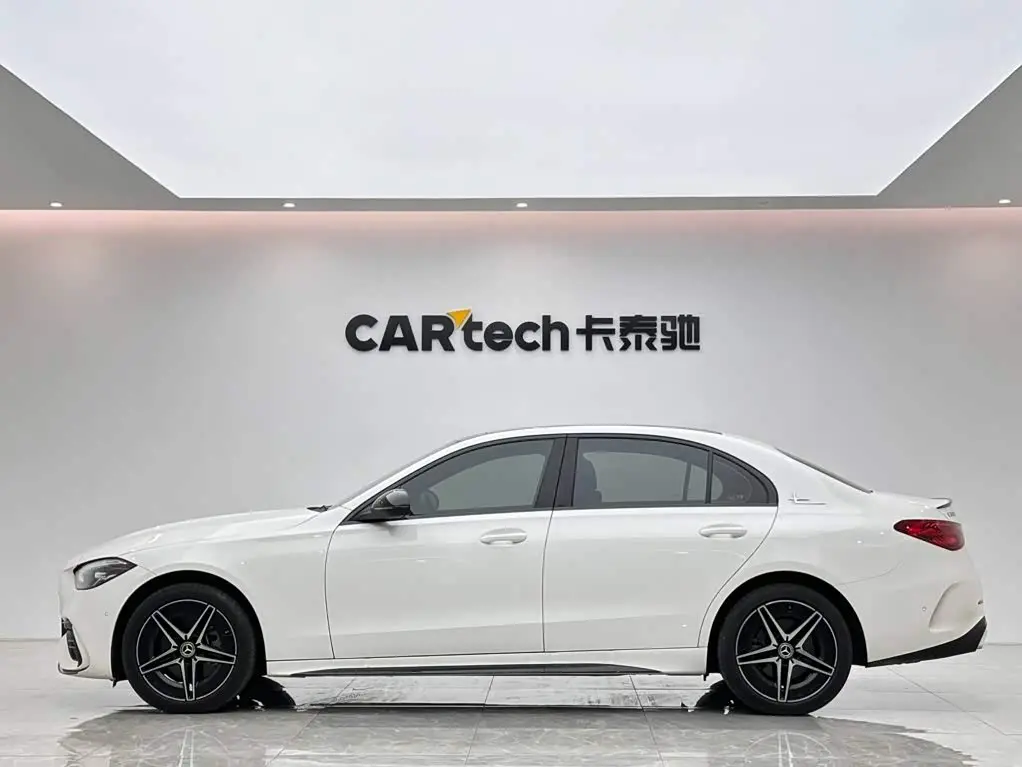 Mercedes-Benz C-Class 2024 — Photo 2/20